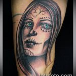 A muertos tetoválás # 611 a minta klassz változata, amely sikeresen használható a santa muerte átalakítására és tetoválásként történő alkalmazására