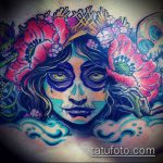 A muertos tetoválás # 299 a minta érdekes változata, amely sikeresen használható a santa muerte átalakítására és tetoválásként történő alkalmazására