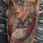 A 220 -as számú muertos tetoválás a minta hűvös változata, amelyet sikeresen lehet használni a santa muerte tetoválás feldolgozásához és alkalmazásához