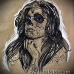 A 233 -as számú muertos tetoválás a minta hűvös változata, amely jól használható feldolgozásra és muertos tetoválásként az alkarra