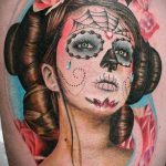 A muertos tetoválás # 354 a minta érdekes változata, amely sikeresen használható a santa muerte átalakítására és tetoválásként történő alkalmazására
