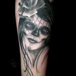 A muertos tetoválás # 588 egy rajz hűvös változata, amely jól használható a feldolgozásra és a santa muerte tetováláshoz