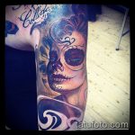 A muertos tetoválás # 868 a minta érdekes változata, amely könnyen használható a véglegesítéshez és az alkarra való muertos tetováláshoz