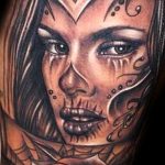 A 367 -es számú muertos tetoválás a minta hűvös változata, amely sikeresen használható feldolgozásra és muertos tetoválásként az alkarra