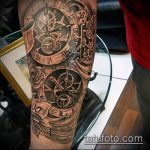 A steampunk tetoválás # 237 a minta klassz változata, amely sikeresen használható a steampunk alkar tetoválásához és feldolgozásához