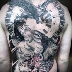 fénykép egy üvöltő farkas tetoválásról, 798. szám - a minta hűvös változata, amely sikeresen használható a Holdon üvöltő farkas feldolgozására és tetoválásként történő alkalmazására