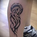 fotó az üvöltő farkas tetoválásról, 454. sz. - a minta méltó változata, amely könnyen használható változtatásra és rajzoláshoz, mint a holdon üvöltő farkas tetoválása