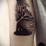 fénykép egy üvöltő farkas tetoválásról № 534 - a minta egyedi változata, amely sikeresen használható egy üvöltő farkas tetoválás feldolgozására és felhelyezésére az alkarra tetoválásként