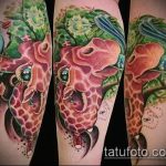 Fajny przykład istniejącego tatuażu żyrafy - rysunek nadaje się do tatuażu żyrafy na rekinie