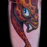 Fajny przykład gotowego tatuażu żyrafy - rysunek nadaje się do tatuażu żyrafy w okularach