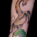 Ciekawa wersja wykonanego tatuażu żyrafy - rysunek nadaje się do tatuażu o geometrii żyrafy