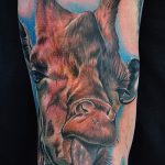 Oryginalna wersja wykonanego tatuażu żyrafy - rysunek nadaje się do tatuażu żyrafy na nodze