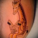 Fajna wersja wykonanej żyrafy tatuażowej - rysunek nadaje się do żyrafy tatuażowej mała żyrafa tatuażowa mono kolor