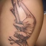 Unikalny przykład wytatuowanej żyrafy - rysunek nadaje się do geometrii tatuażu żyrafy