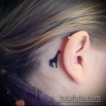 Unikalny przykład wytatuowanej żyrafy - rysunek nadaje się do tatuażu żyrafy na plecach