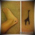 Unikalna wersja istniejącego tatuażu żyrafy - rysunek nadaje się do tatuażu żyrafy na rekinie