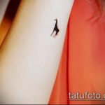 Unikalny przykład gotowego tatuażu żyrafy - rysunek nadaje się do tatuażu żyrafa w okularach