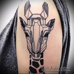 Oryginalna wersja istniejącego tatuażu żyrafy - rysunek nadaje się do tatuażu żyrafy na rekinie