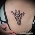 Oryginalna wersja wykonanej żyrafy tatuażowej - rysunek nadaje się do akwareli tatuażowej żyrafy