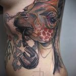 Fajny przykład istniejącego tatuażu żyrafy - rysunek nadaje się do tatuażu z geometrią żyrafy