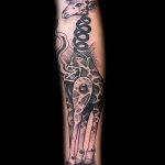 Unikalna wersja gotowego tatuażu żyrafa - rysunek nadaje się do tatuażu żyrafa mała żyrafa tatuaż mono kolor