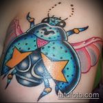 A tetovált bogár hűvös változata - a rajz egy skarabeus bogár tetováláshoz alkalmas