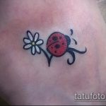 Jó példa egy meglévő bogár tetoválásra - a rajz alkalmas bogár tetoválásra a vállán