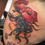 Jó példa a kész bogár tetoválásra - a rajz alkalmas májusi bogár tetováláshoz