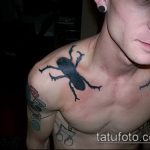 Jó példa a kész bogár tetoválásra - a rajz alkalmas a lábán lévő bogár tetoválásra