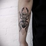 A meglévő bogár tetoválás hűvös változata - a rajz alkalmas a gyors bogár tetováláshoz