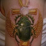 A bogár tetoválás remek példája - a rajz alkalmas májusi bogár tetováláshoz