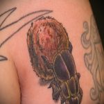 A kész bogár tetoválás egyedülálló példája - a rajz alkalmas egy bogár tetoválásra az ujján