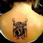 A bogár tetoválás remek példája - a rajz biomechanikus bogár tetováláshoz alkalmas