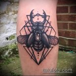 Eredeti példa egy meglévő bogár tetoválásra - a rajz alkalmas bogár tetoválásra a csuklón