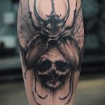 A kész bogár tetoválás egyedi változata - a rajz alkalmas egy skarabeus bogár tetováláshoz