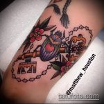 Jó példa a meglévő bogár tetoválásra - a rajz alkalmas egy biomechanikus bogár tetoválásra