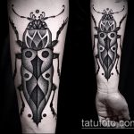 A bogár tetoválás érdekes változata - a rajz alkalmas egy kereszttel ellátott bogár tetováláshoz