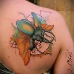 Jó példa a meglévő bogár tetoválásra - a rajz alkalmas egy bogár tetoválásra az ujján