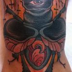 A kész bogár tetoválás hűvös változata - a rajz alkalmas egy bogár tetováláshoz egy levélből