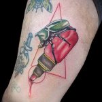 A bogár tetoválás egyedülálló példája - a rajz alkalmas egy skarabeus bogár tetoválásra