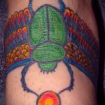 A meglévő bogár tetoválás menő változata - a rajz alkalmas a bogár tetoválására a lábán