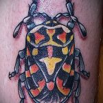 A bogár tetoválás menő változata elkészült - a rajz alkalmas egy bogár tetováláshoz egy levélből