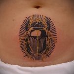 Érdekes példa a bogár tetoválásra - a rajz alkalmas az ujj bogár tetoválására