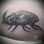 A bogár tetoválás remek példája - a rajz biomechanikus bogár tetováláshoz alkalmas