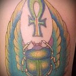 Eredeti példa egy meglévő bogár tetoválásra - a rajz alkalmas kereszttetoválással rendelkező bogárhoz