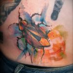 A meglévő bogár tetoválás érdekes változata - a rajz perzselő bogár tetováláshoz alkalmas