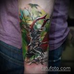 Érdekes példa egy meglévő bogár tetoválásra - a rajz alkalmas egy szarvasbogár tetováláshoz