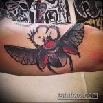 Jó példa a kész bogár tetoválásra - a rajz alkalmas egy skarabeus bogár tetováláshoz