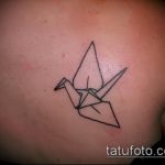Jó példa a kész darutetoválásra - a rajz alkalmas origami darutetoválásra a nyakon