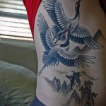 A meglévő darutetoválás remek példája - a rajz alkalmas daru és sakura tetováláshoz